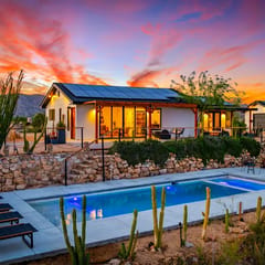 Calico Landing, Desert Pool + Spa Retreat