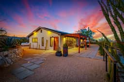 Calico Landing, Desert Pool + Spa Retreat - Image 4
